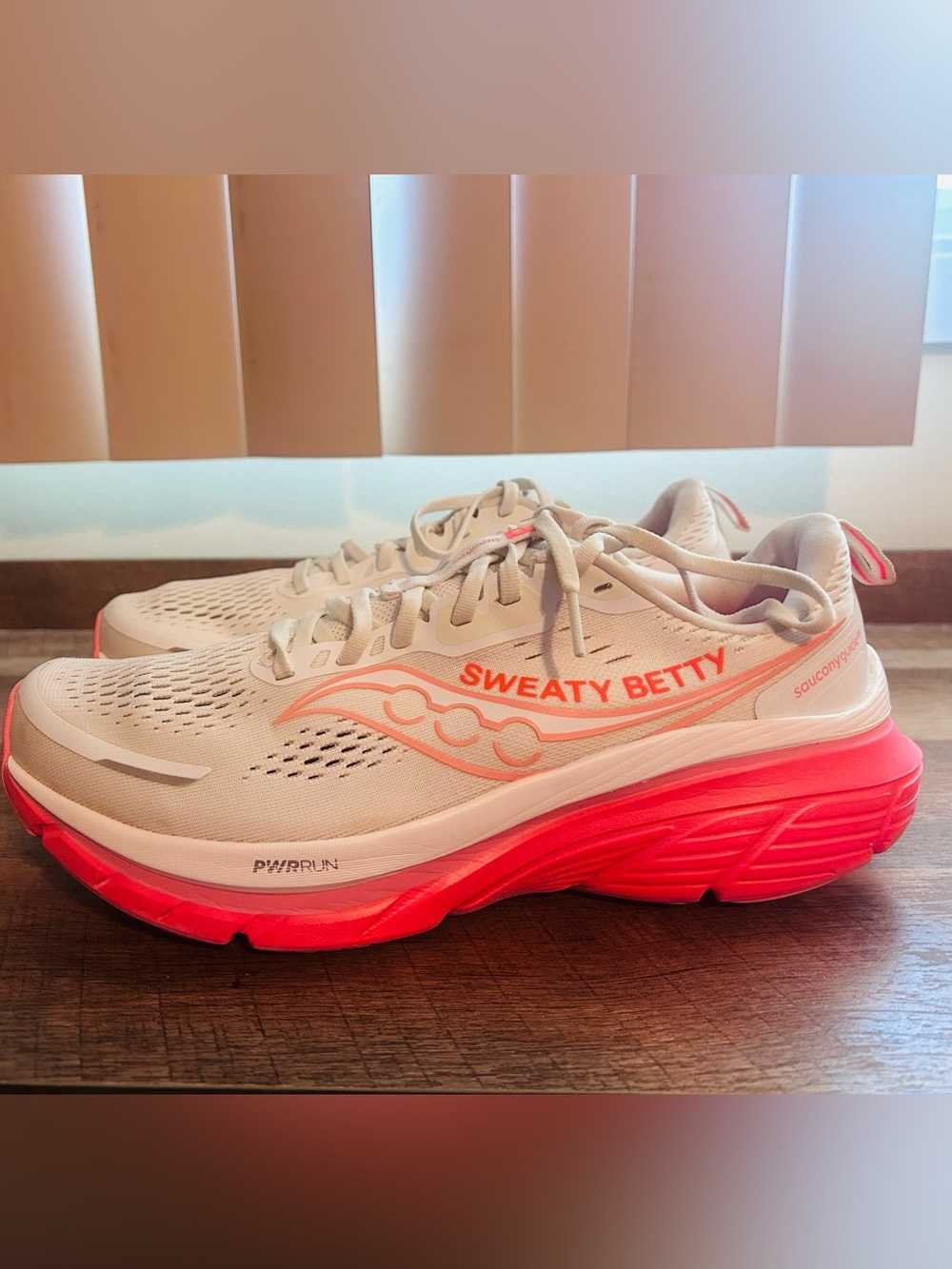 Saucony Guide 18,Woman’s Sweaty Betty White/Pink Athletic Running Shoes, Size 11 - Picture 12 of 16